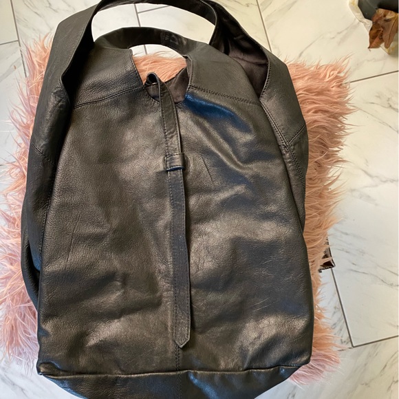 ASOS Brand 100% Leather Slouchy Shoulder Shopping Bag - Picture 6 of 9